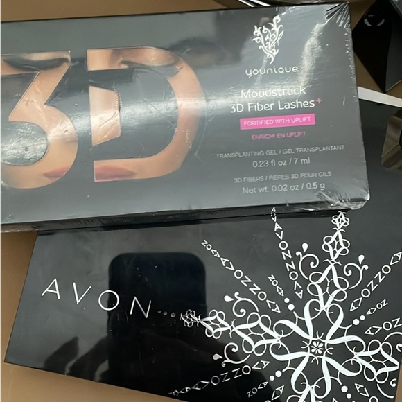 Variety Higher End Makeup - Picture 3 of 9